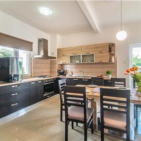 6 bedroom villa with pool near Sveti Lovrec and Poreč, sleeps 12